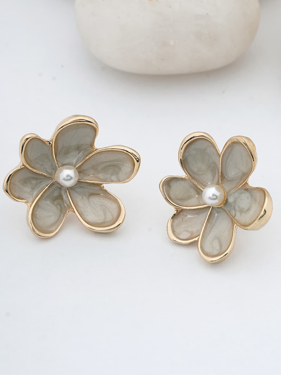 Pearl Center Floral Stud Earrings-0